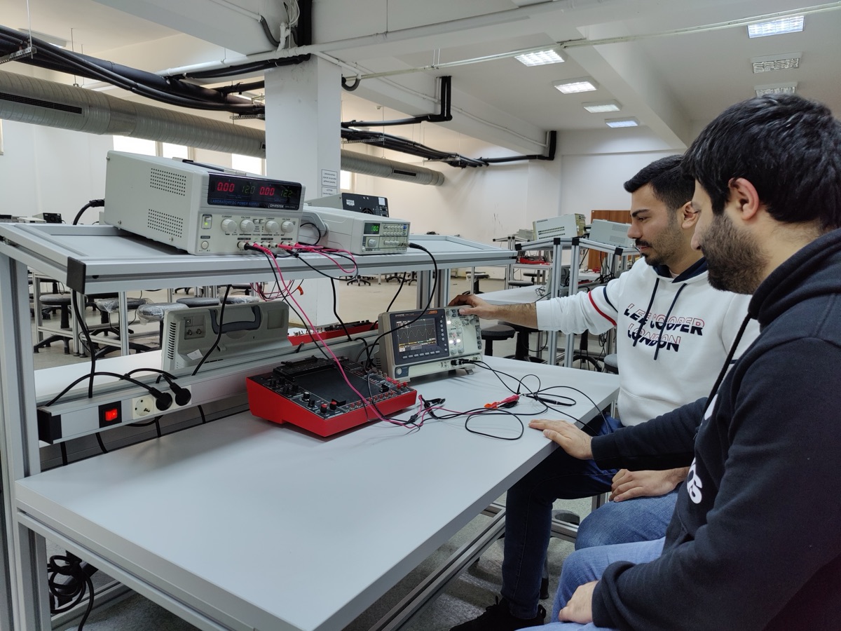 YTÜ Biyomedikal Mühendisliği laboratuvar çalışmaları