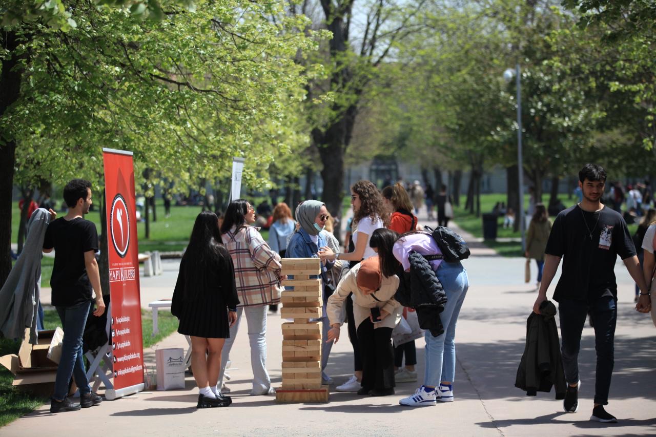 YTÜ proje takımı öğrencileri çalışma sırasında