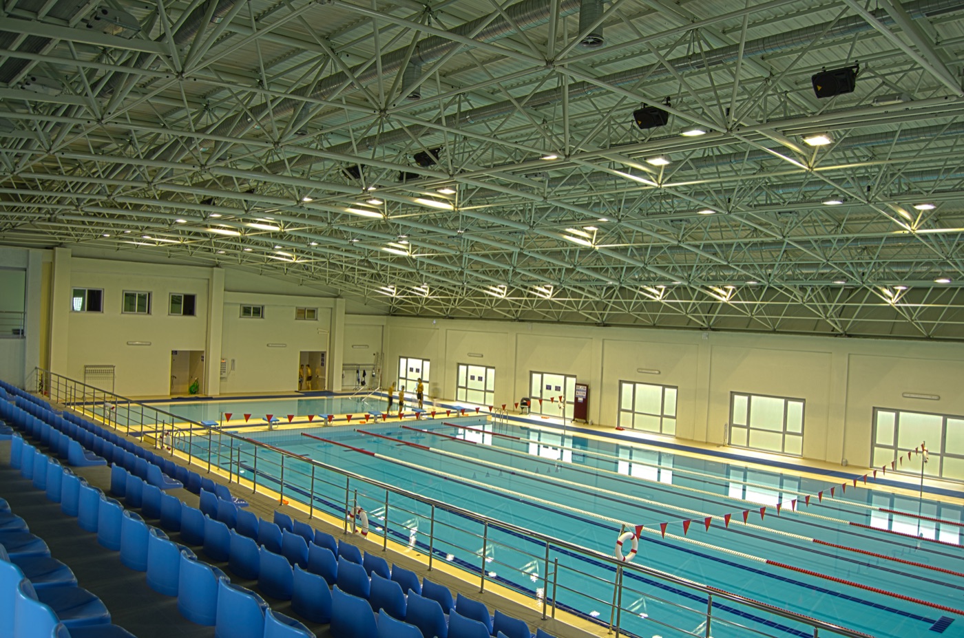 YTÜ yarı olimpik kapalı yüzme havuzu